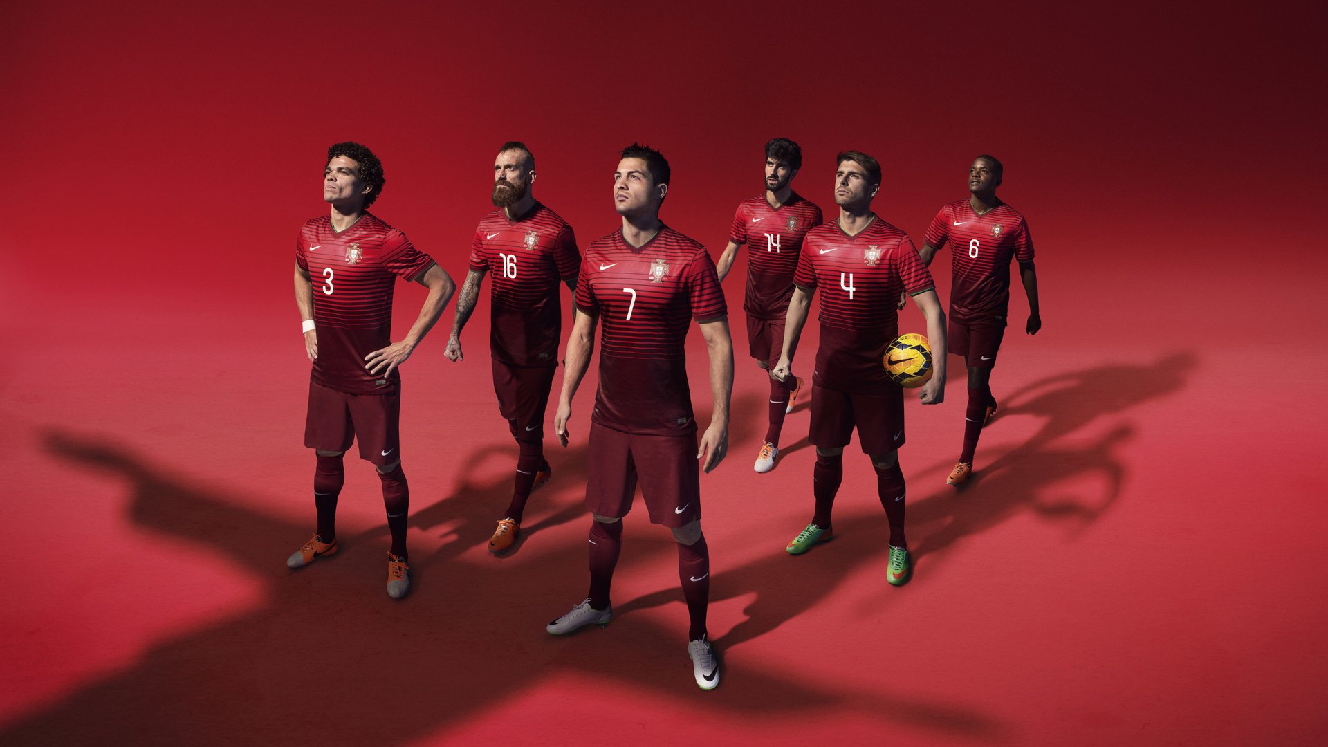 老豪门与新王者的两线战争,巴萨强压下的欧洲余威,与维尼修斯在国家德比的王权接管