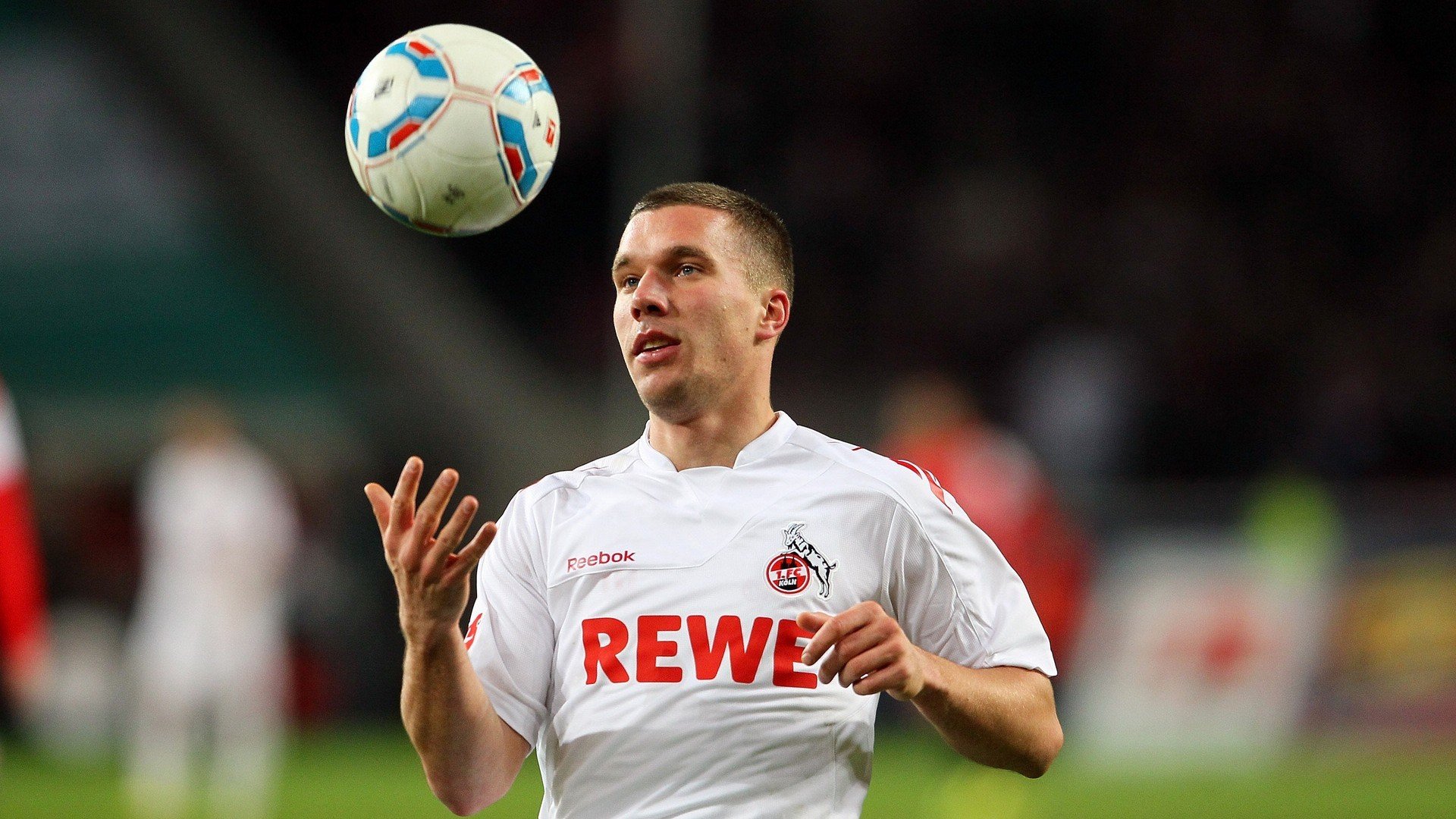 万花丛中过,片叶不沾身,三笘薰的魔幻舞步,如何在巴西关键战中撕开摩纳哥铁幕?